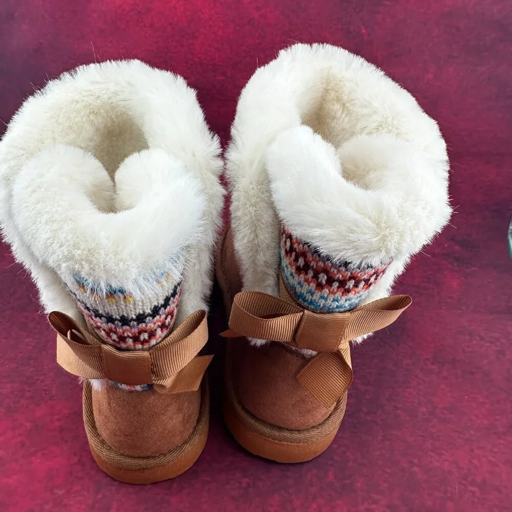 GIRL'S TAN SUEDE BOOTS MULTICOLOR KNITTED BOW AND LINED FAUX FUR, SIZE 13